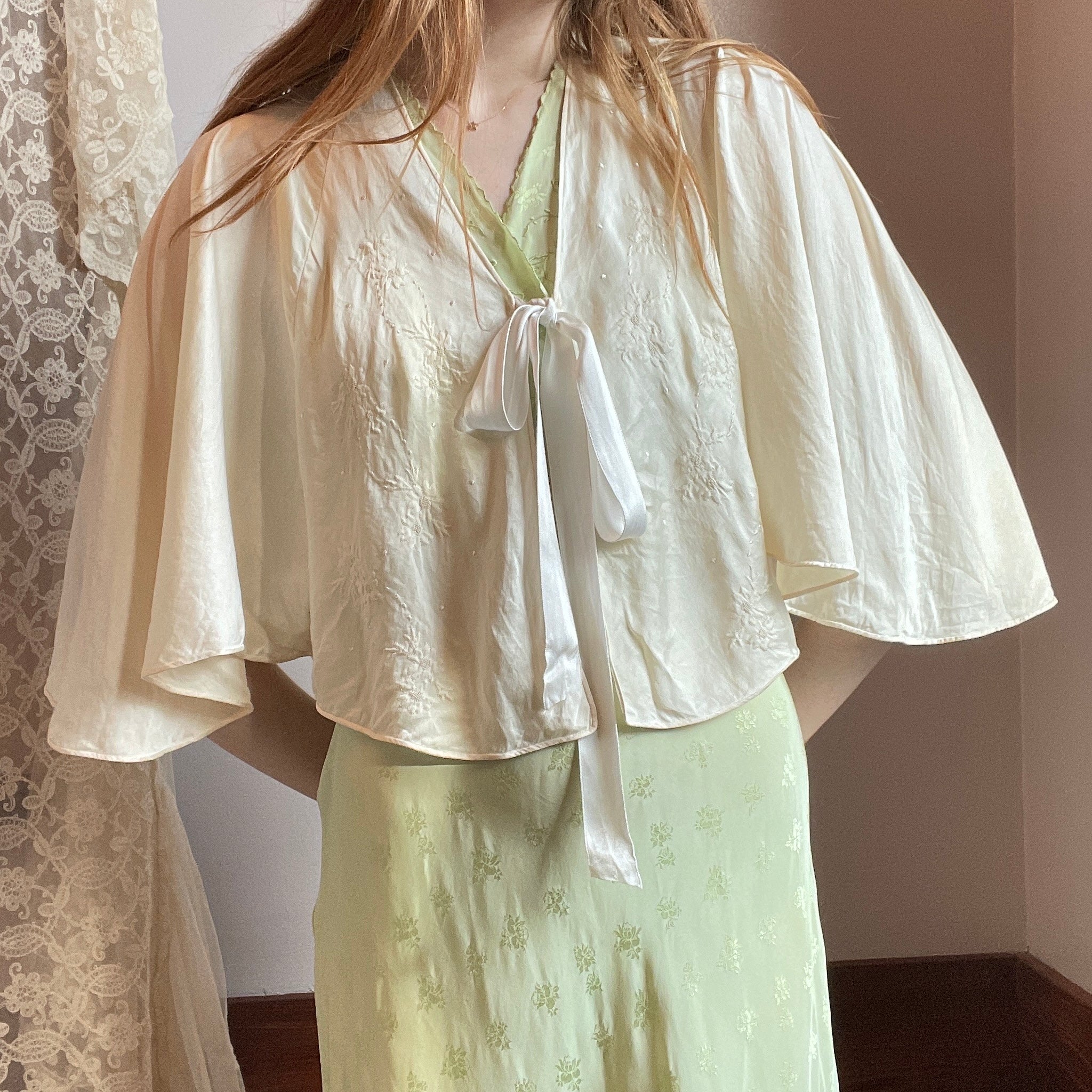 1930s Cream Silk Cape Floral Details Embroidery Bow Wedding
