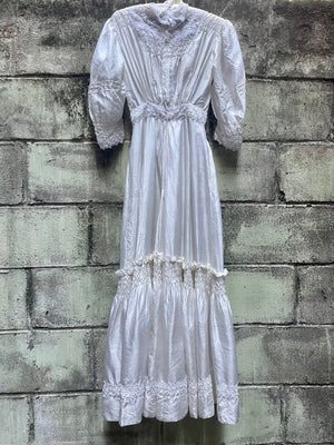 1900s White Silk Lawn Floral Irish Crochet Wedding Dress