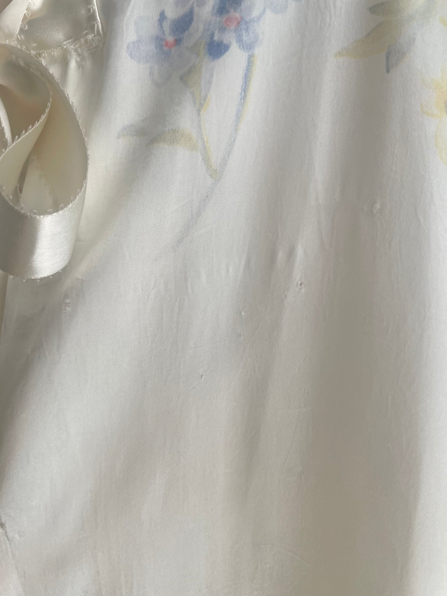 1940s White Floral Rayon Satin Robe Ribbon Tie